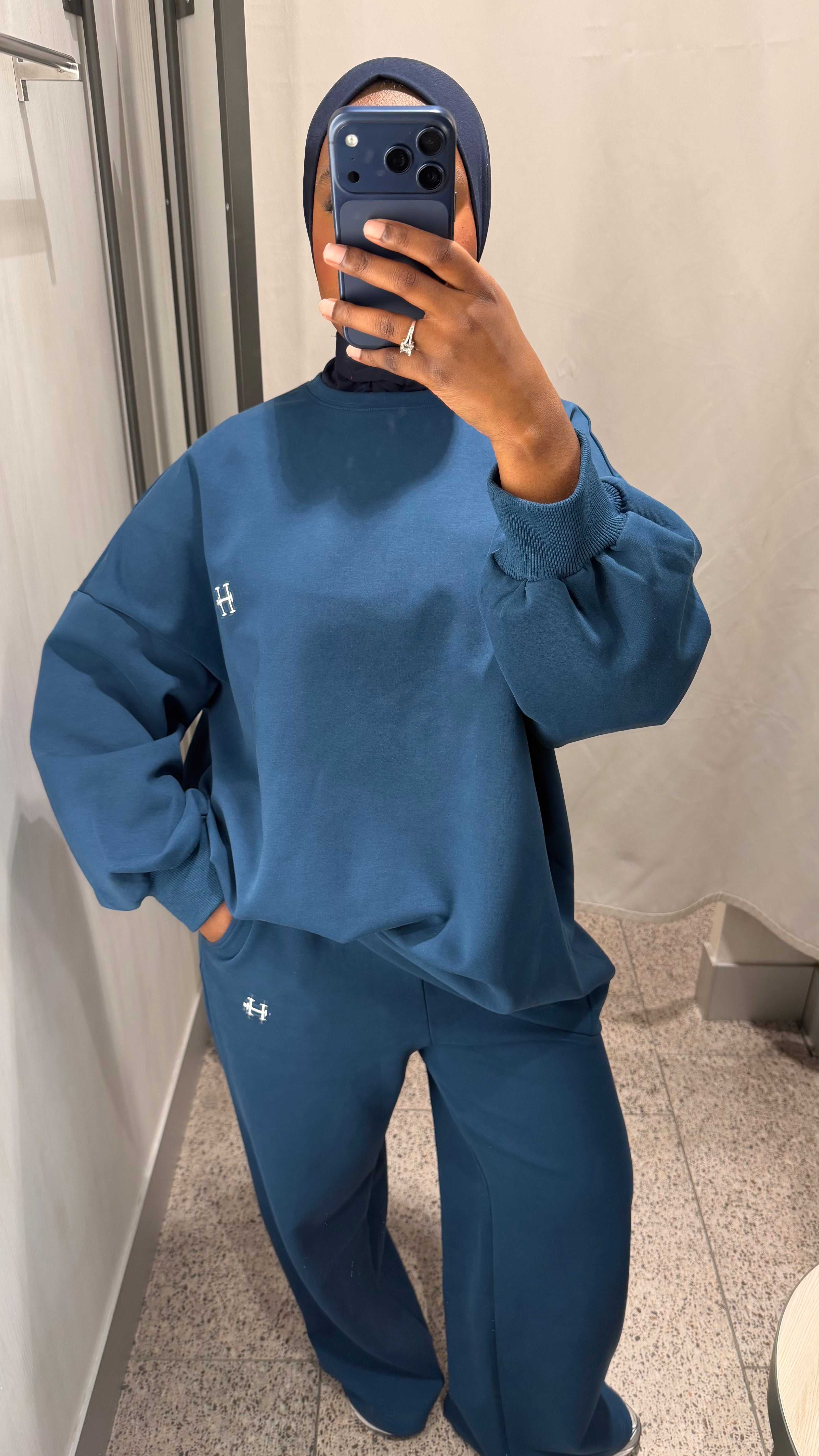 ENSEMBLE ESSENTIAL BLEU